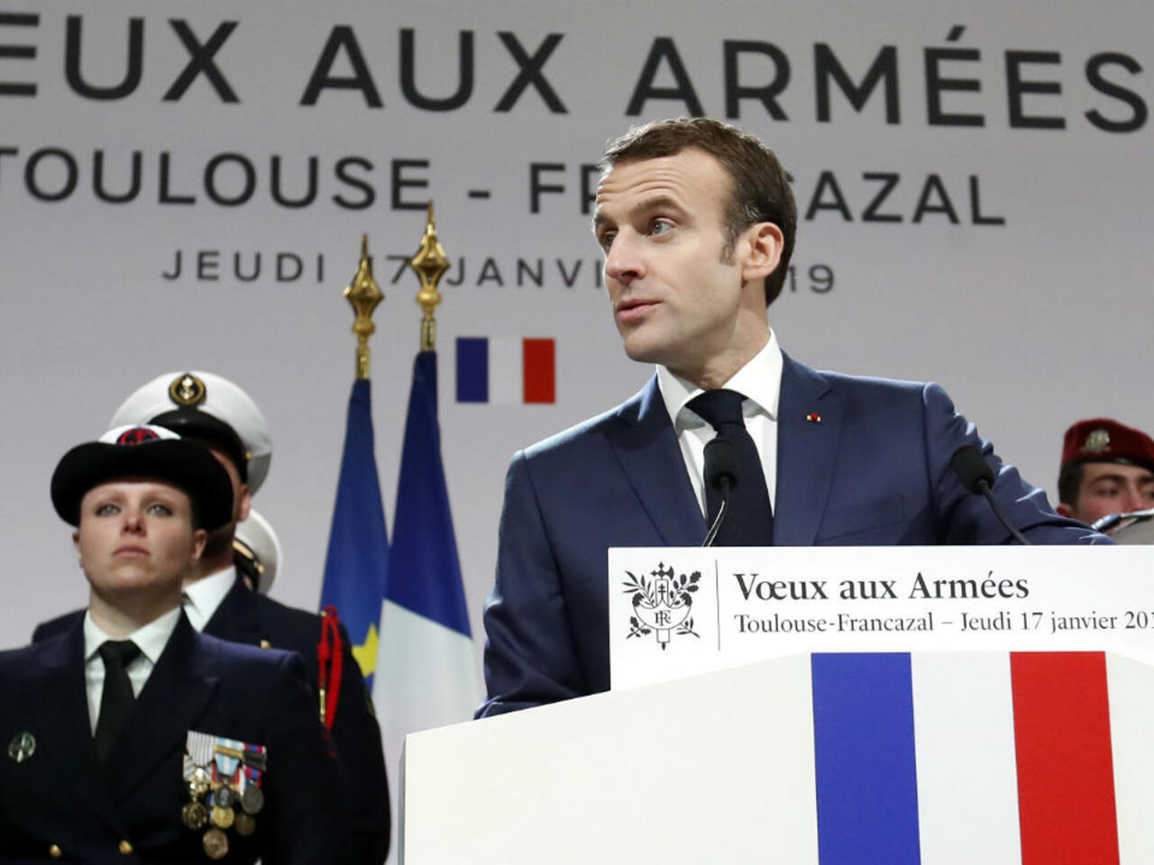 Macron, le traître qui transforme la France en décharge des migs
