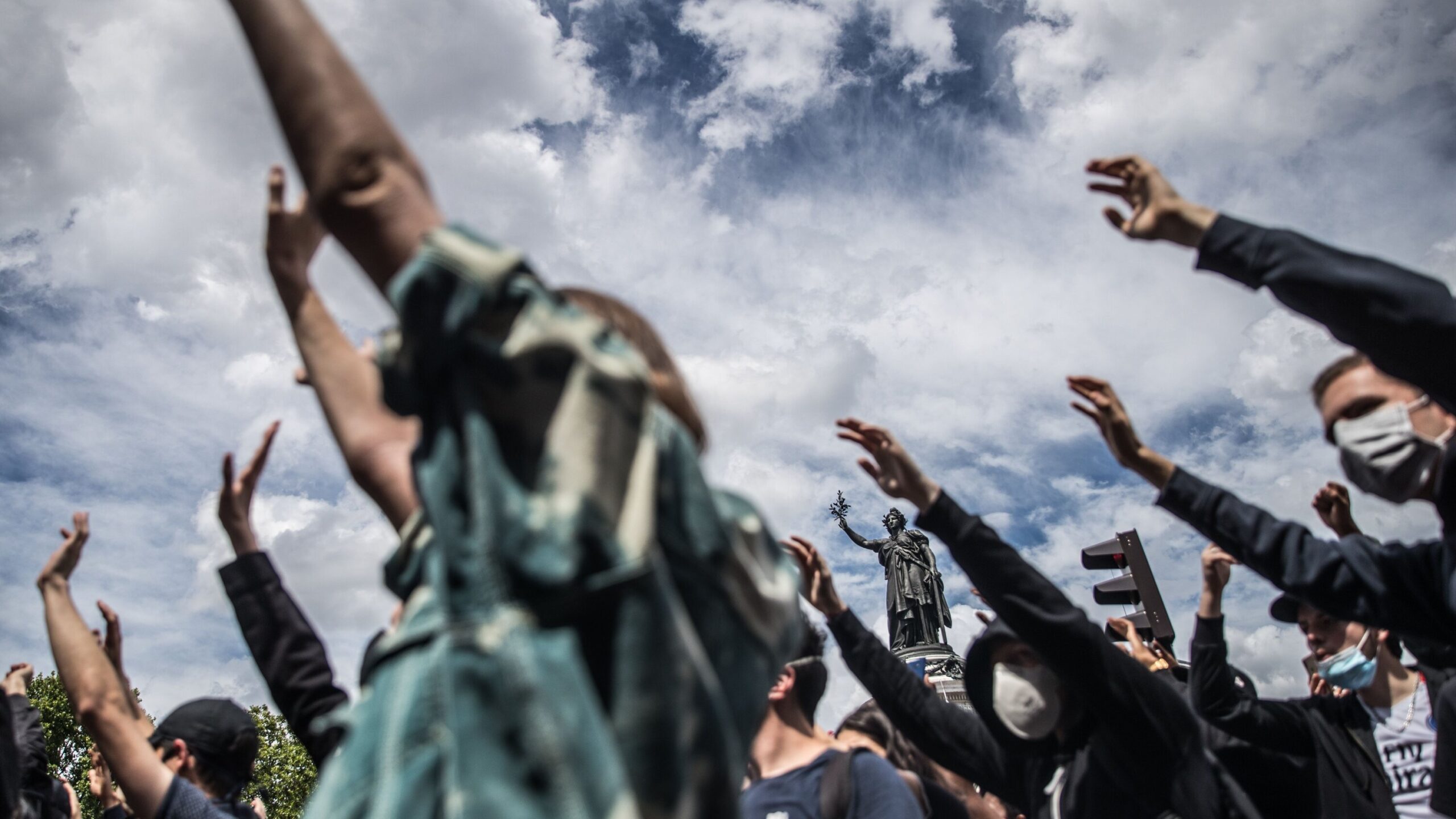 L’Éducation Française et Américaine Sombre dans le Chaos Woke
